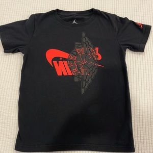 Air Jordan Nike boys embossed tshirt size M